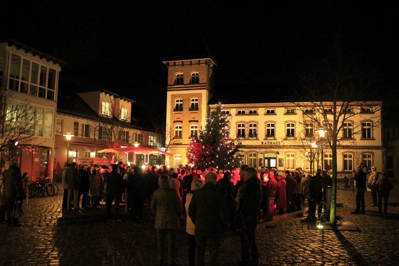 Beate Trodler-Weihnachstsingen beim Kirchturmfest 2013.jpg